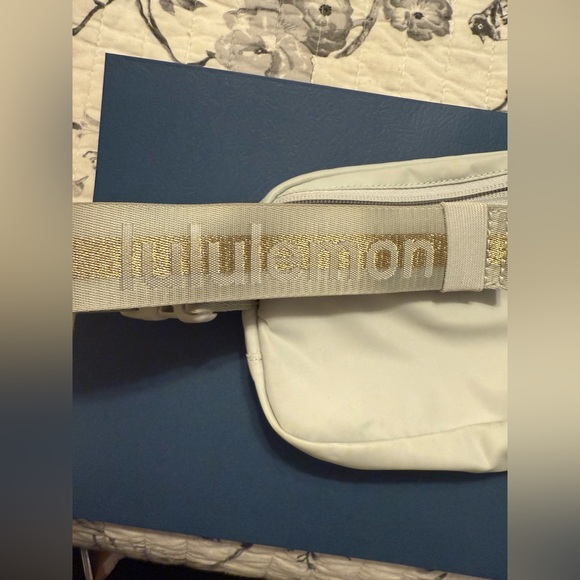 Lululemon belt bag - Picture 4 of 6